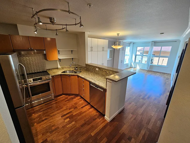 621 5th Ave N #305 — Photo 3