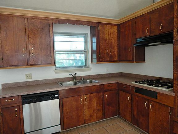3rd image of 601 S Main St