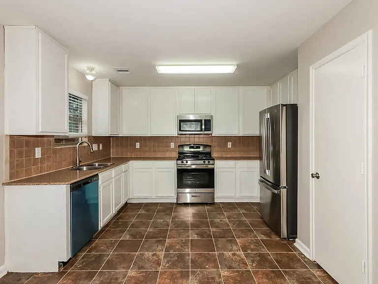 20730 Dickinson Manor Ln — Photo 8