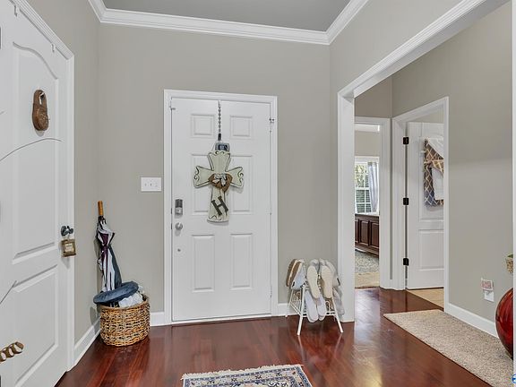 5th image of 215 Laramie Cir NW