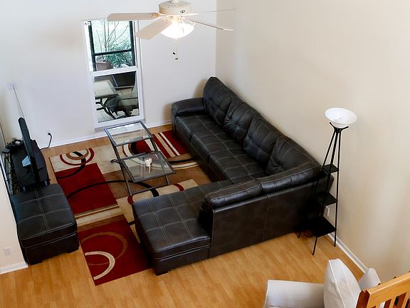3rd image of 668 Edgewater Dr