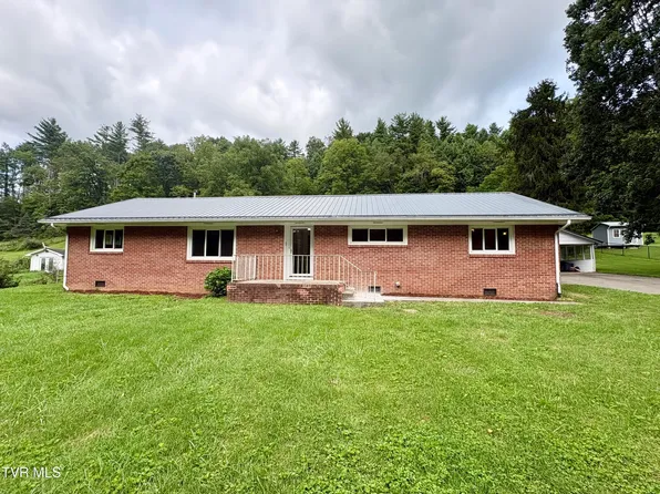 565 Circle Dr, Mountain City, TN 37683