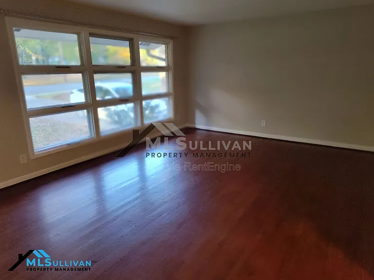1521 Euclid Rd — Photo 10