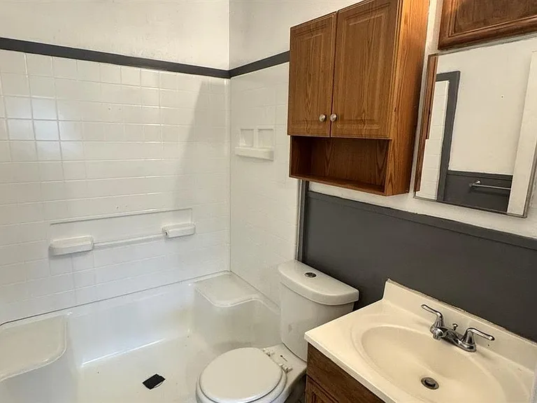 3423 Delaware Ave — Photo 7