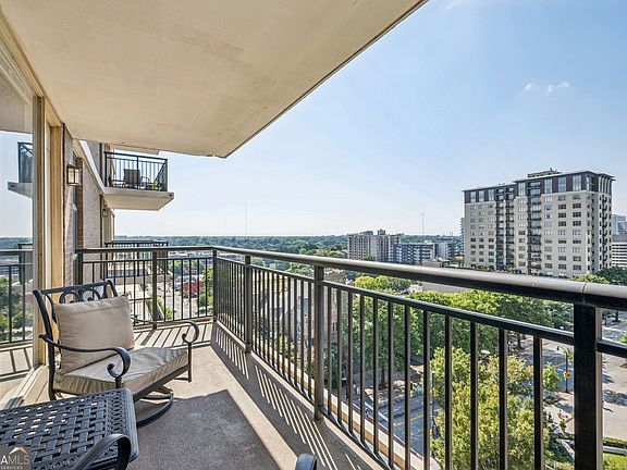 3rd image of 620 Peachtree St NE APT 1106