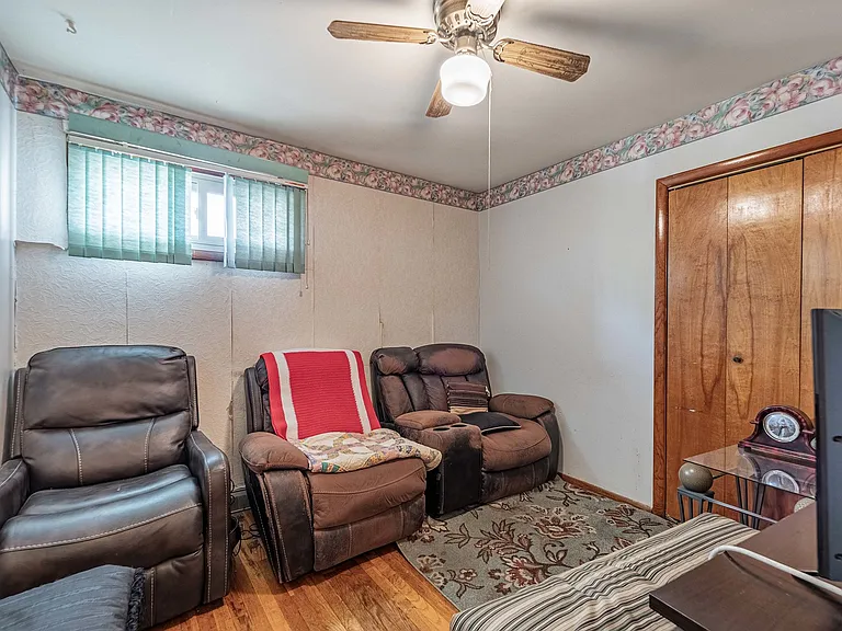 1317 Seeley Ave — Photo 10