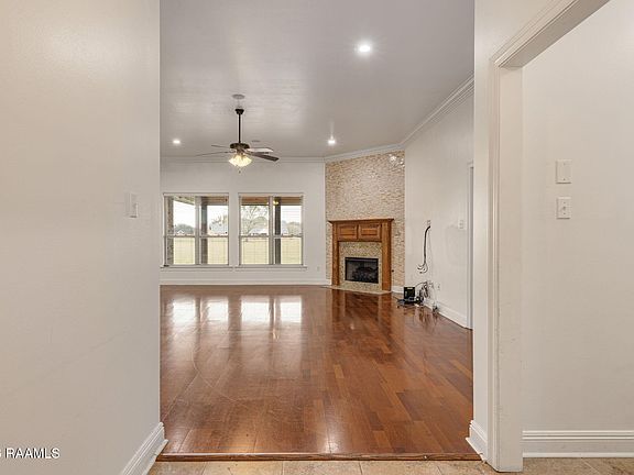 2nd image of 225 Woodhaven Rd