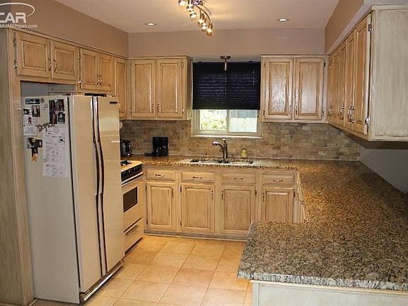3rd image of 5168 Birchcrest Dr
