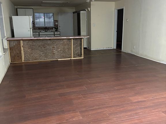 3rd image of 16729 Malibu Dr