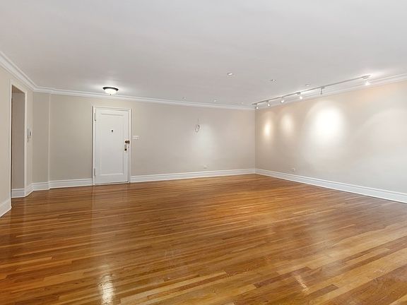 3rd image of 16221 Powells Cove Blvd APT 2J