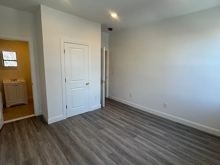 570 Broadway — Photo 6