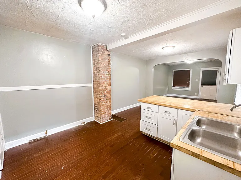 1126-1128 E Bradbury Ave — Photo 17