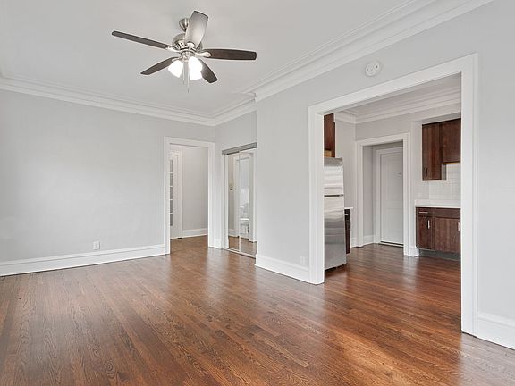 2nd image of 1055-67 W Glenlake Ave #3S