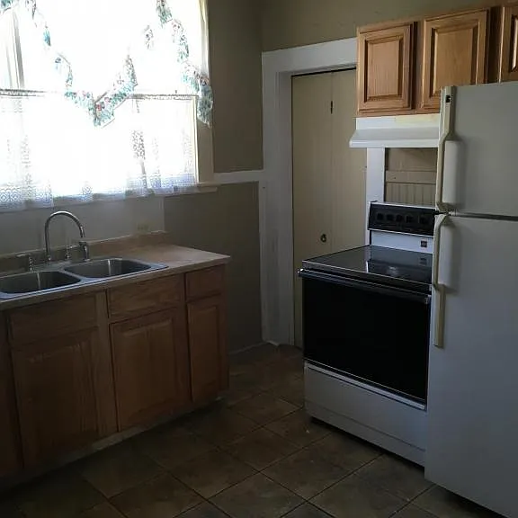 419 Macon Ave — Photo 3