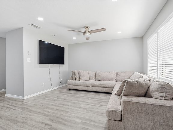 5th image of 1540 Roma Ln