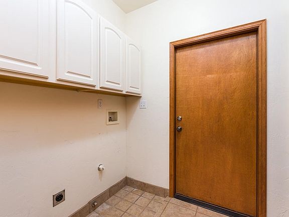 4th image of 2375 Saturn Cir