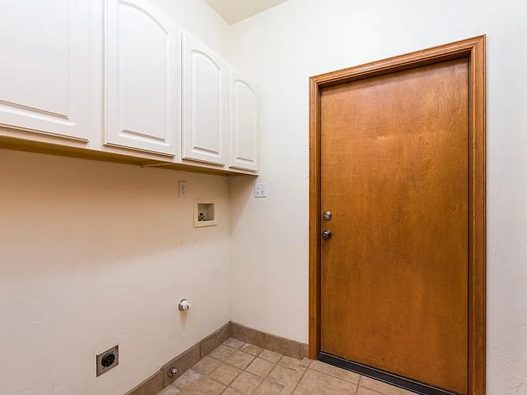 2375 Saturn Cir — Photo 4