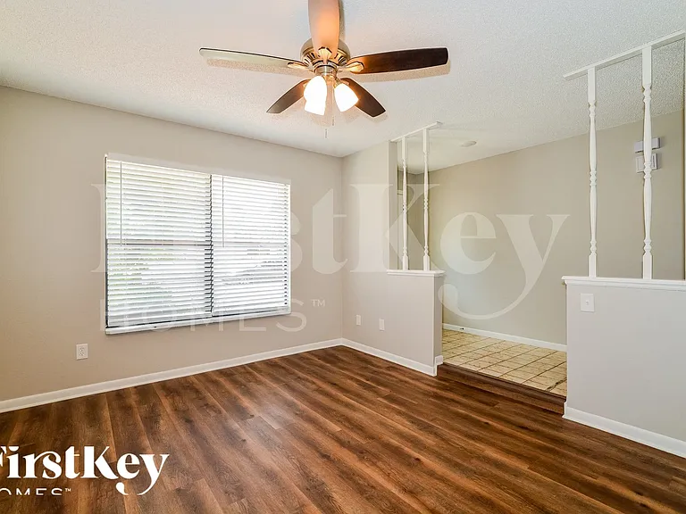 1257 Poinsettia Dr — Photo 4