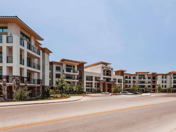 Infinity at the Rim is a pet-friendly apartment community in San Antonio, TX