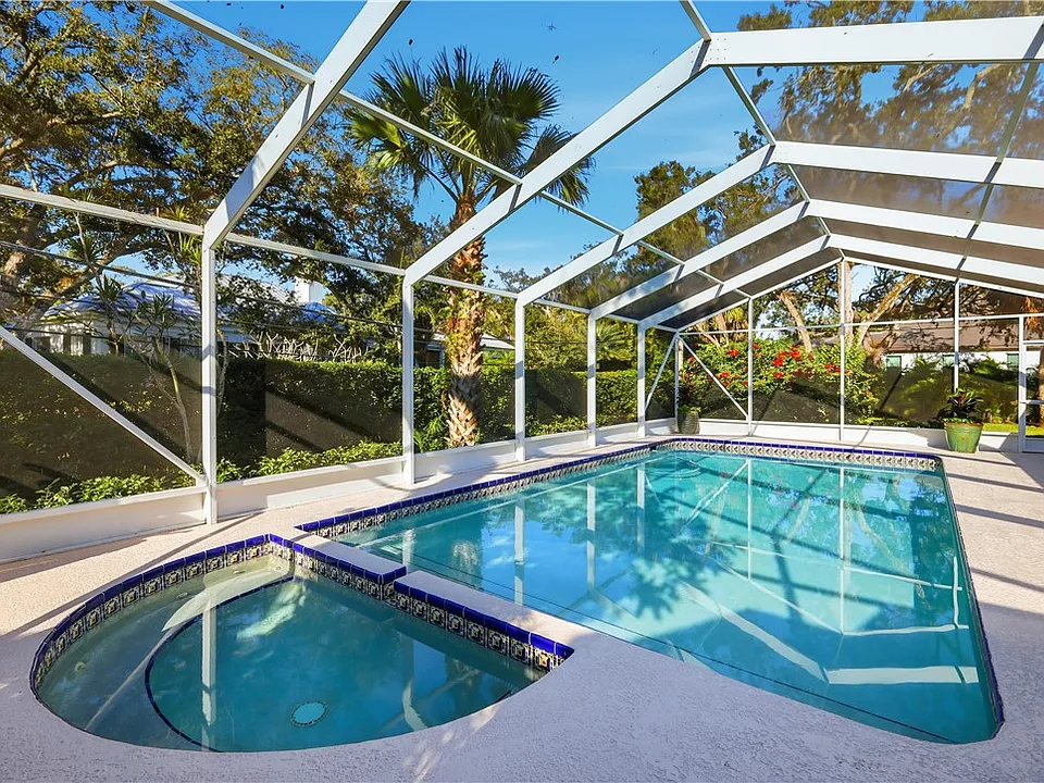 1513 E Camino Del Rio