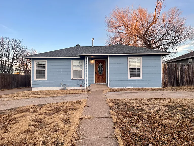 1220 Cooley Dr — Photo 1