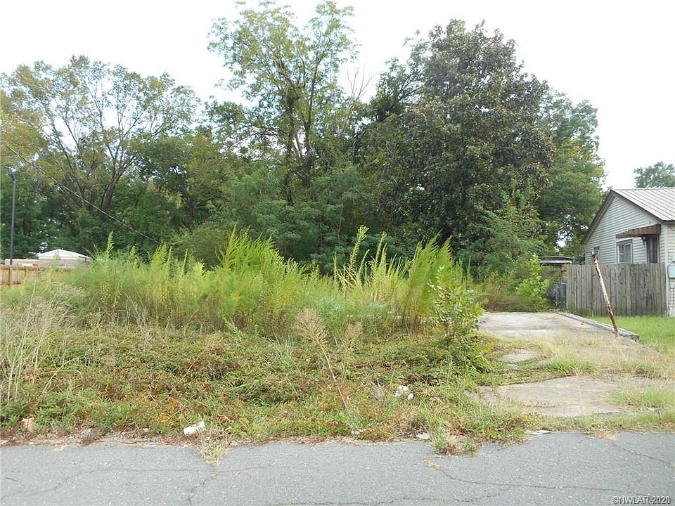 2nd image of 313 College St