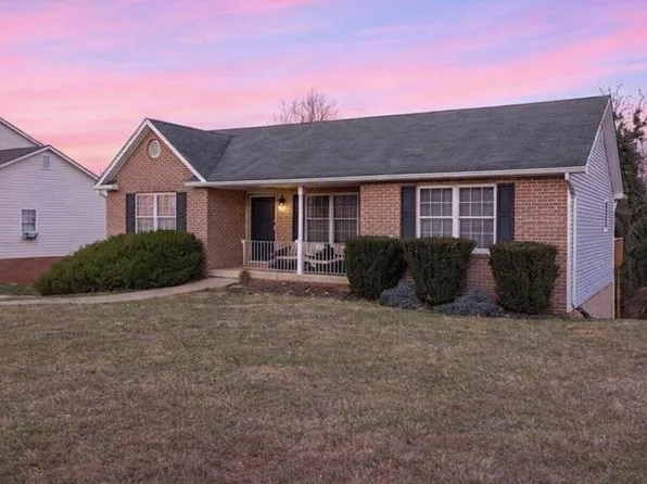 1076 Stuart Dr, Front Royal, VA 22630
