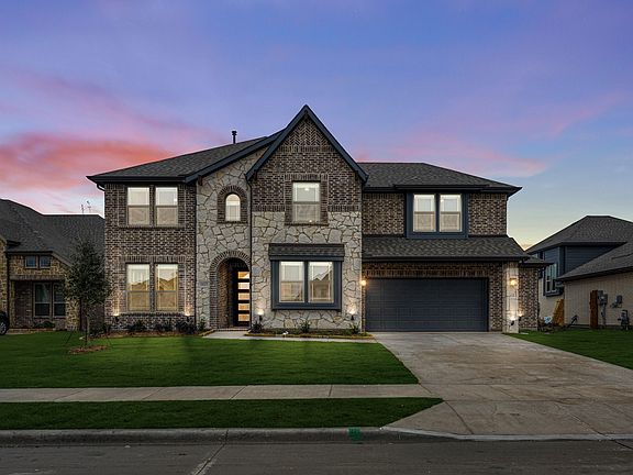 2nd image of 905 Greenleaf Ct