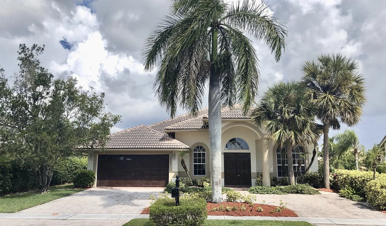 4 Bedroom single family home in Boca Isles South upscale gated community — Photo 1