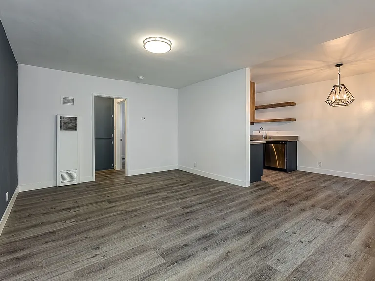 Pine Crest Apartments — Photo 25