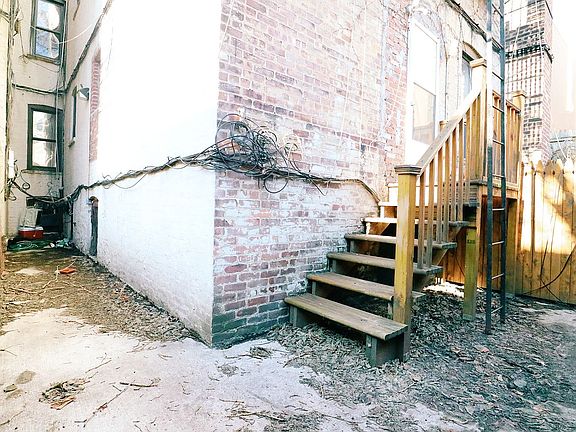 5th image of 637 Henry St APT 1R