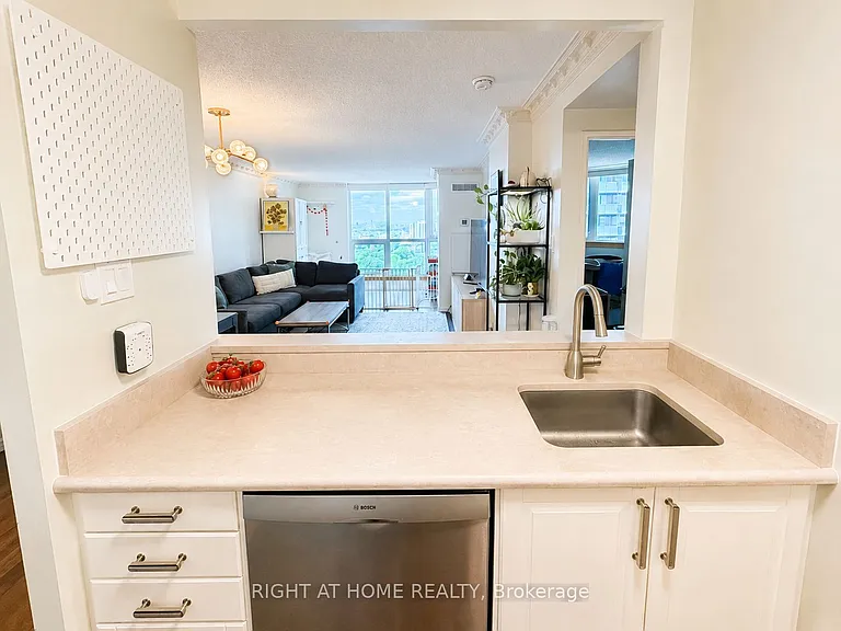 1055 Bay St #Penthouse 12 — Photo 11