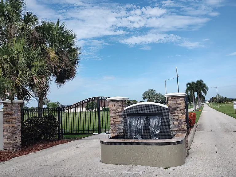 560 Sunset Pointe Dr — Photo 23