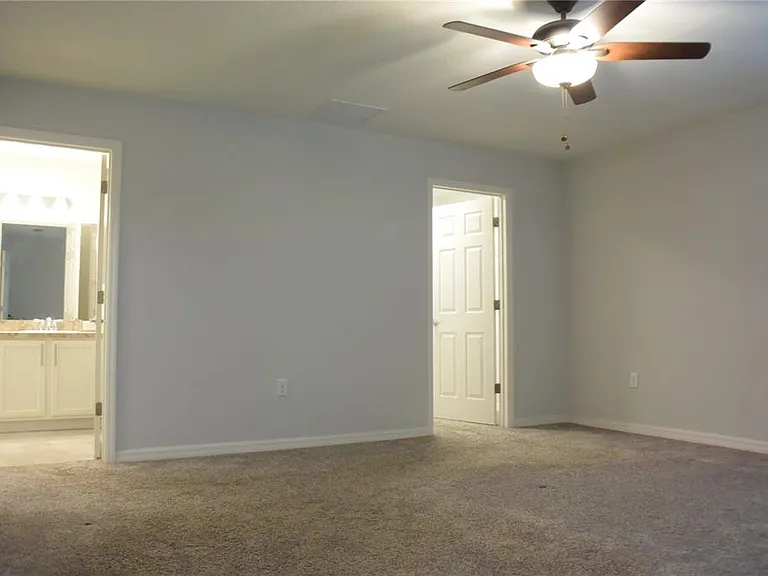 1213 Grantham Dr — Photo 24