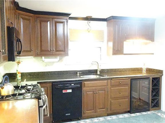 4th image of 793 Forbes St