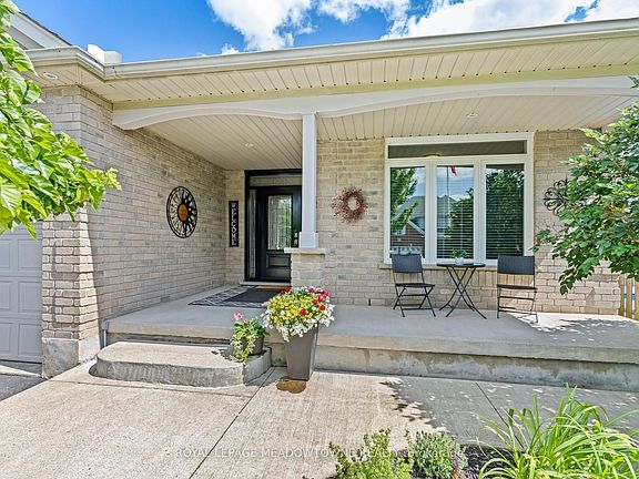 3rd image of 17 Dawkins Cres