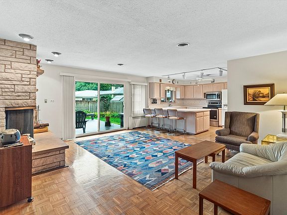 3rd image of 9136 Kedvale Avenue