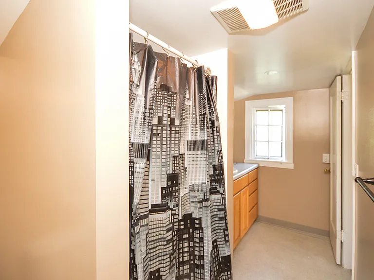 457 SW Washington Ave #8 — Photo 14