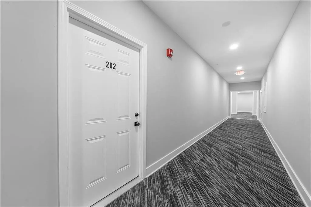 1 bed, 1.0 bath, 900 sqft, $1,900 — Photo 4
