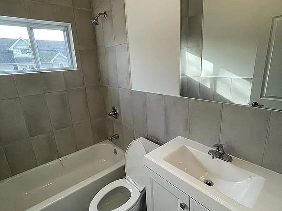 5th image of 600 Metropolitan Ave Floor 1