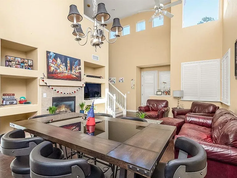 634 W Edinburgh Ln — Photo 17