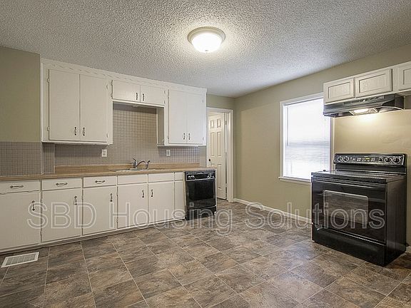3rd image of 11518 Hackett St