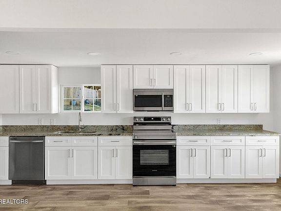 4th image of 4126 Lilac Ave