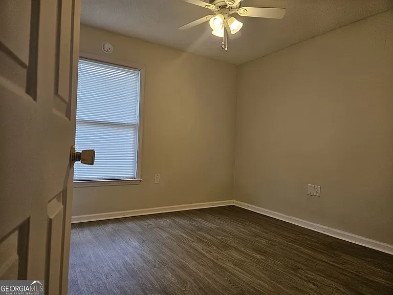 220 Courtney Way — Photo 11