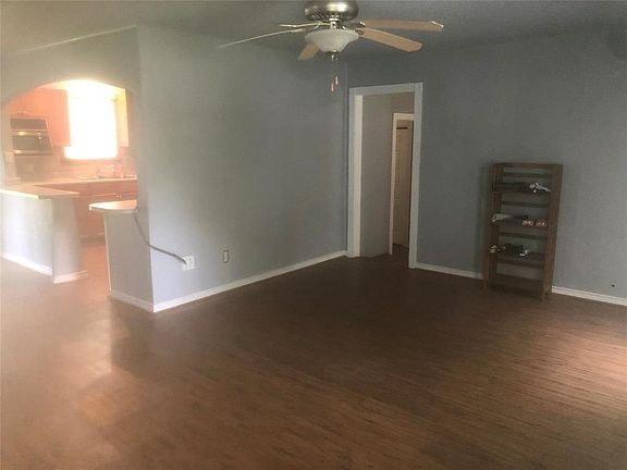 2nd image of 2709 S Crockett Dr