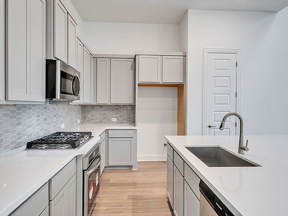 4th image of 137 Zinnia Ln
