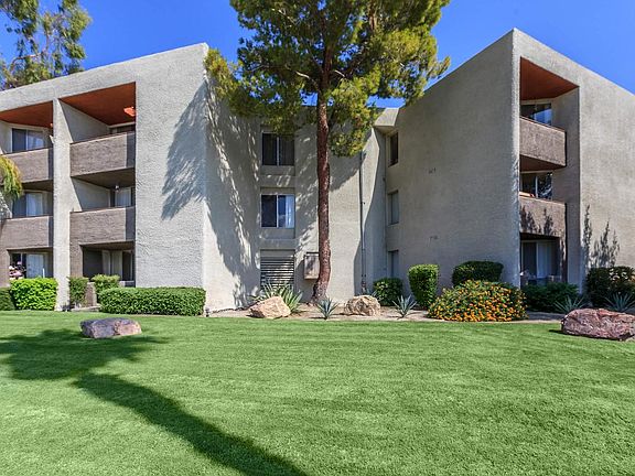 2nd image of 2720 E Tahquitz Canyon Way #112