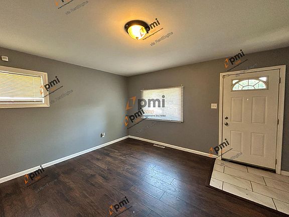 4th image of 2166 Wisconsin St