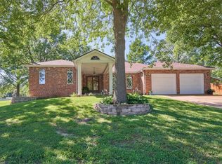 12111 Courtwick Dr, Saint Louis, MO 63128