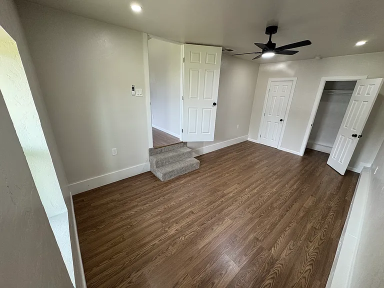 1522 Oxford Way — Photo 5